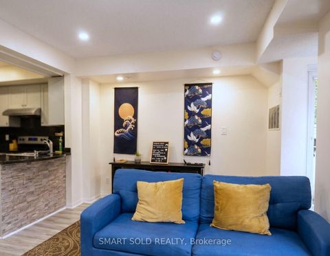 Photo 2 at 608 - 15 Laidlaw Street, South Parkdale, Toronto