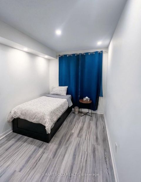 Photo 5 at 608 - 15 Laidlaw Street, South Parkdale, Toronto