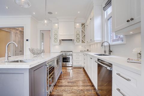 Photo 1 at 28 Carnwath Crescent, Windfields, Toronto