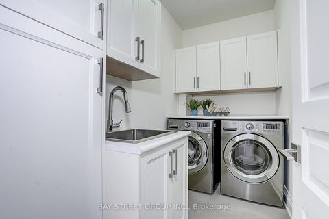 Photo 3 at 28 Carnwath Crescent, Windfields, Toronto