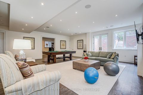 Photo 5 at 28 Carnwath Crescent, Windfields, Toronto