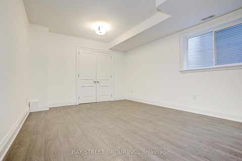 Photo 7 at 28 Carnwath Crescent, Windfields, Toronto