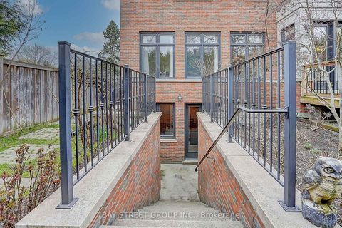 Photo 9 at 28 Carnwath Crescent, Windfields, Toronto