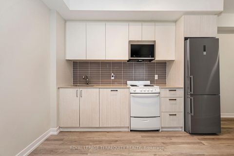 Photo 10 at 804 - 1787 St Clair Avenue W, Pellam Park, Toronto