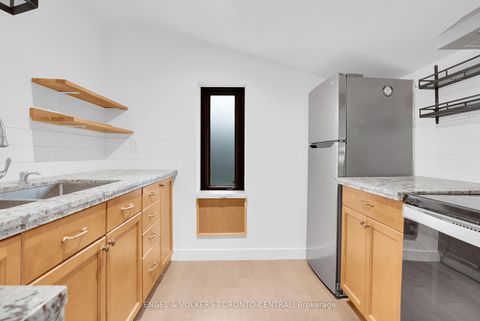 Photo 15 at 204 Cox Mill Road, Painswick North, Barrie