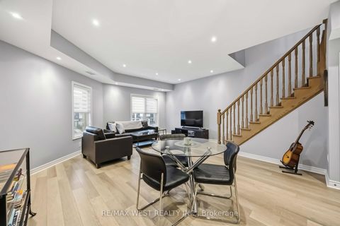 Photo 9 at 32 - 3905 Major MacKenzie Drive, Vellore Village, Vaughan
