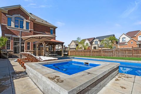 Photo 7 at 79 Chaiwood Court, Patterson, Vaughan