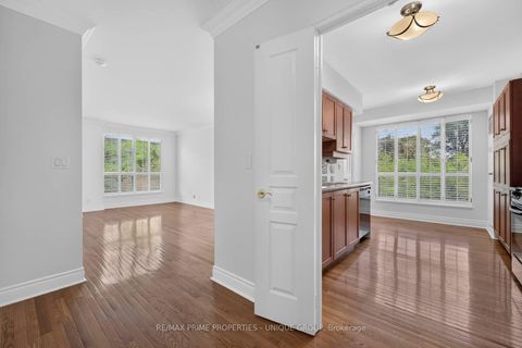 Photo 7 at 317 - 10 Delisle Avenue, St. Clair, Toronto
