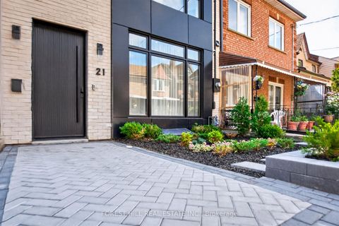 Photo 2 at 21 Foxley Street, Bellwoods, Toronto