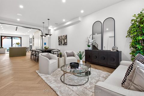 Photo 3 at 21 Foxley Street, Bellwoods, Toronto