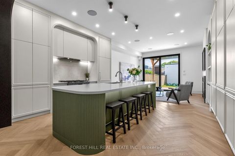 Photo 8 at 21 Foxley Street, Bellwoods, Toronto