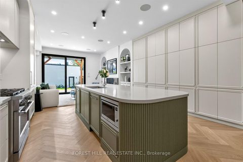 Photo 9 at 21 Foxley Street, Bellwoods, Toronto