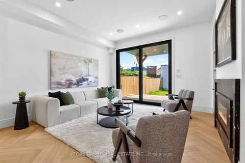 Photo 11 at 21 Foxley Street, Bellwoods, Toronto