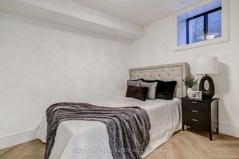 Photo 43 at 21 Foxley Street, Bellwoods, Toronto