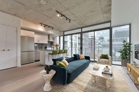 Photo 2 at 914 - 95 Bathurst Street, Waterfront Communities C1, Toronto