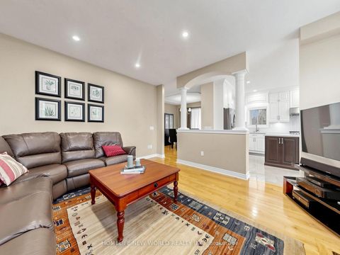 Photo 7 at 37 Timbercreek Court, L'Amoreaux, Toronto