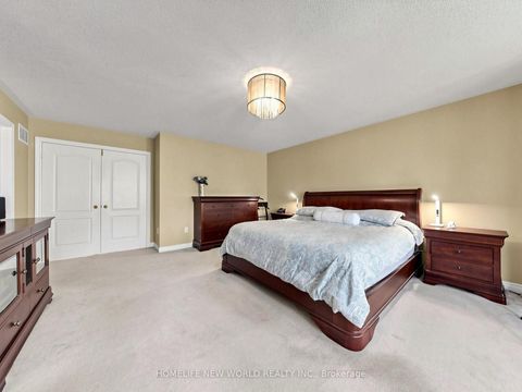 Photo 18 at 37 Timbercreek Court, L'Amoreaux, Toronto