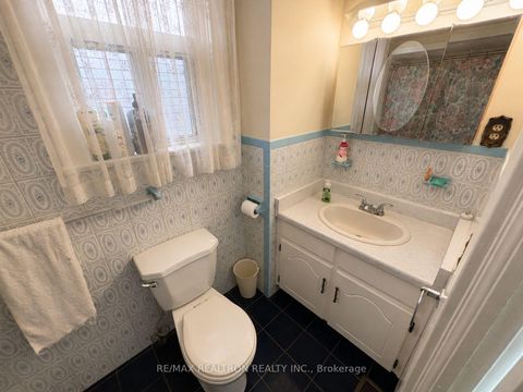 Photo 11 at 442 Northcliffe Boulevard, Oakwood Village, Toronto