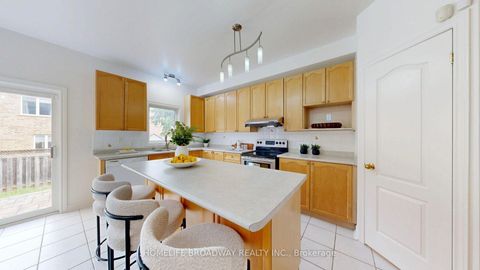 Photo 18 at 11 Melbourne Drive, Rouge Woods, Richmond Hill