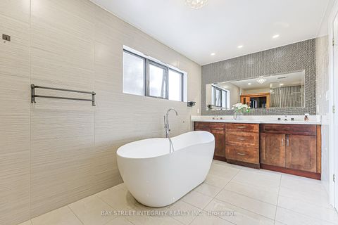 Photo 18 at 33 Deerford Road, Don Valley Village, Toronto