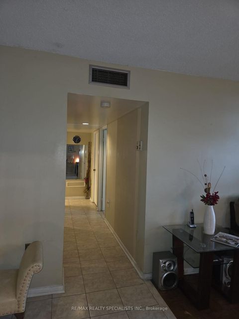 Photo 3 at 103 - 1705 Mccowan Road, Malvern West, Toronto