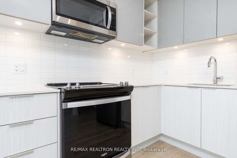 Photo 12 at 1917 - 50 Dunfield Avenue, Mount Pleasant West, Toronto