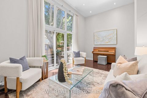 Photo 2 at 11 Stonedale Placeway, Don Mills, Toronto