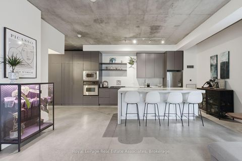 Photo 7 at 204 - 19 Brant Street, Waterfront Communities C1, Toronto