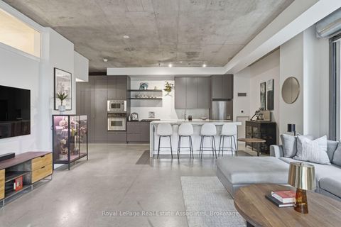 Photo 9 at 204 - 19 Brant Street, Waterfront Communities C1, Toronto