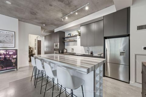 Photo 10 at 204 - 19 Brant Street, Waterfront Communities C1, Toronto