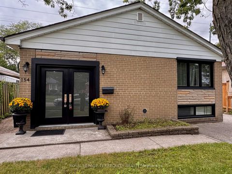 Photo 2 at 154 Sedgemount Drive, Woburn, Toronto