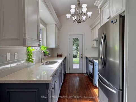 Photo 7 at 154 Sedgemount Drive, Woburn, Toronto