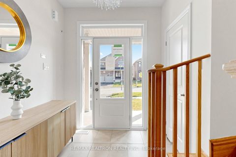 Photo 1 at 40 Ainslie Hill Crescent, Sutton & Jackson's Point, Georgina
