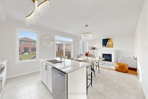 Photo 10 at 40 Ainslie Hill Crescent, Sutton & Jackson's Point, Georgina