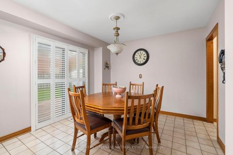 Photo 14 at 19 Kaiser Drive, West Woodbridge, Vaughan