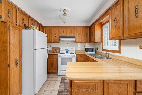 Photo 16 at 19 Kaiser Drive, West Woodbridge, Vaughan