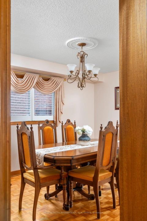 Photo 24 at 19 Kaiser Drive, West Woodbridge, Vaughan