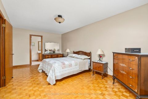 Photo 26 at 19 Kaiser Drive, West Woodbridge, Vaughan