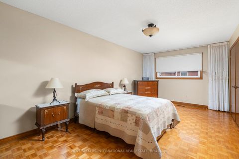 Photo 27 at 19 Kaiser Drive, West Woodbridge, Vaughan
