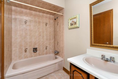 Photo 30 at 19 Kaiser Drive, West Woodbridge, Vaughan