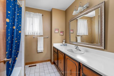 Photo 31 at 19 Kaiser Drive, West Woodbridge, Vaughan