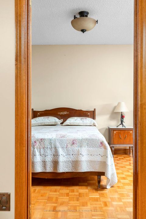 Photo 40 at 19 Kaiser Drive, West Woodbridge, Vaughan