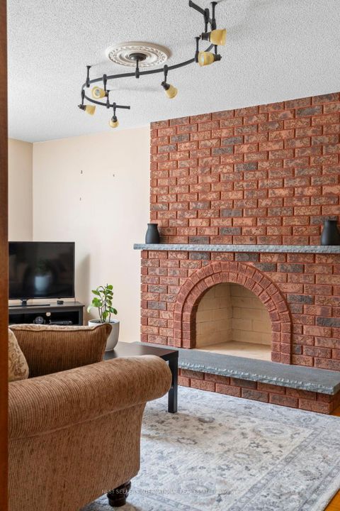 Photo 41 at 19 Kaiser Drive, West Woodbridge, Vaughan