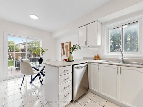 Photo 8 at 48 Glenbury Drive, Brownridge, Vaughan