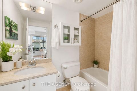 Photo 22 at 1314 - 438 King Street W, Waterfront Communities C1, Toronto