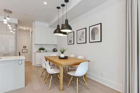 Photo 4 at TH3 - 270 Davenport Road, Annex, Toronto