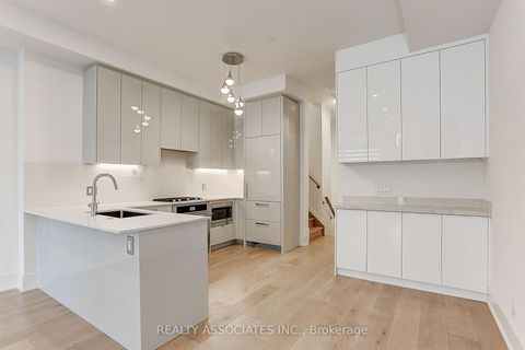 Photo 7 at TH3 - 270 Davenport Road, Annex, Toronto