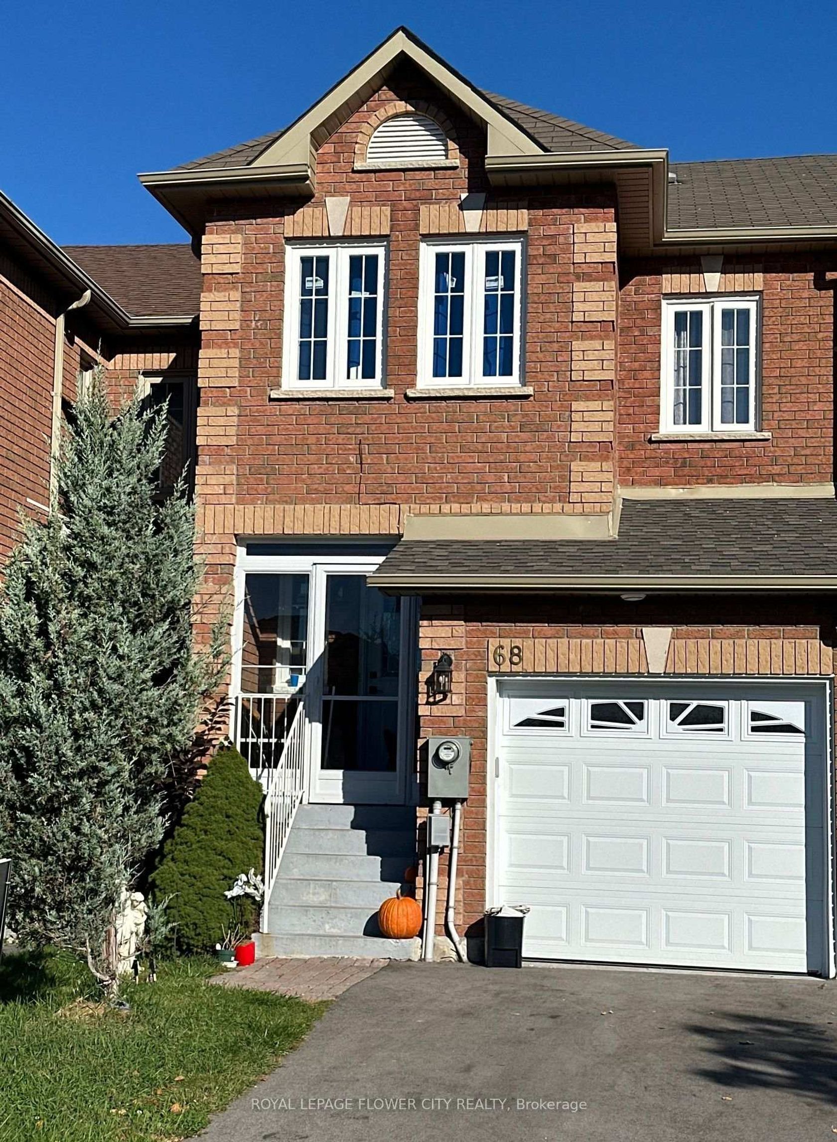 68 Denton Circle, Maple, Vaughan photo 1