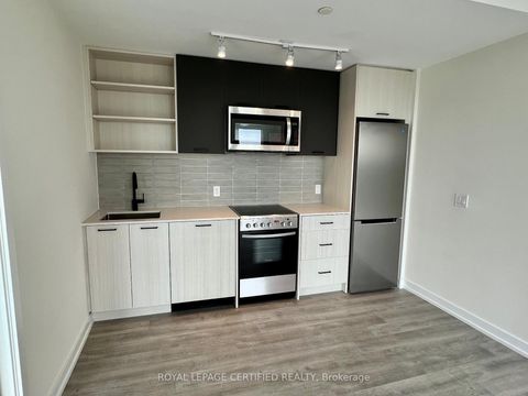 Photo 6 at 703 - 2300 St. Clair Avenue W, Junction Area, Toronto
