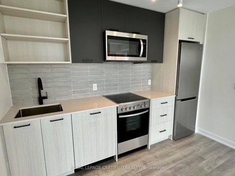 Photo 7 at 703 - 2300 St. Clair Avenue W, Junction Area, Toronto